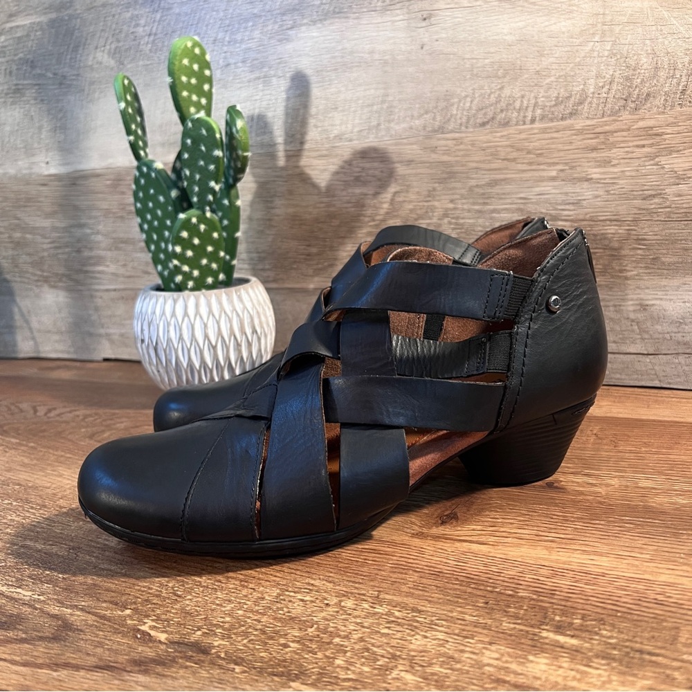 Cobb Hill Black Leather‎ Cutout Comfort Heels Size 8.5